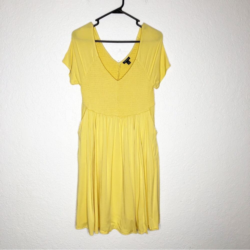 Torrid butter yellow v neck smocked dress size 0‎ or Large